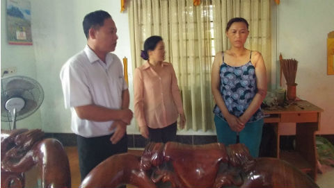 Chính quyền xin lỗi gia đình bé gái 13 tuổi bị công an còng tay