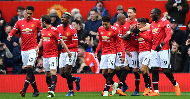 MU đắng lòng với Mourinho, Fellaini cười đắc ý