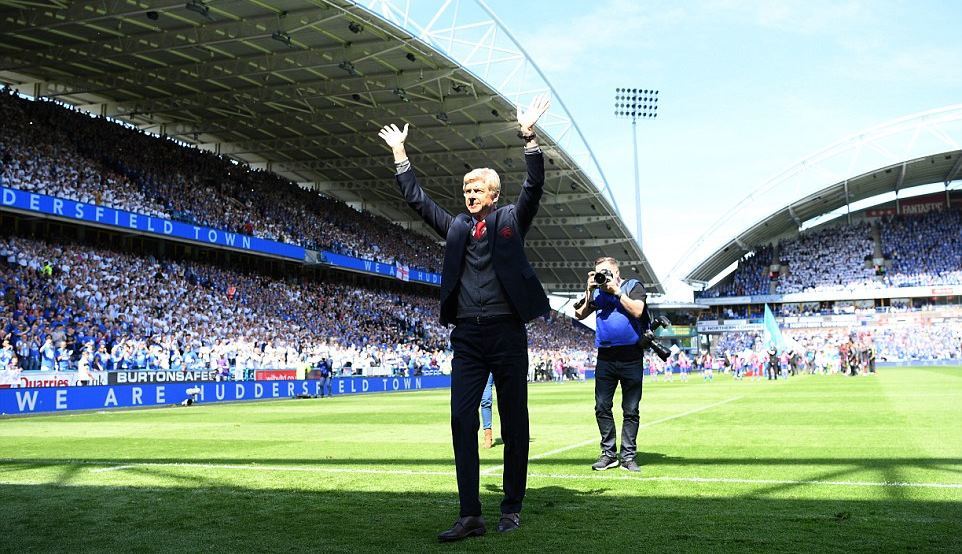 Arsenal thắng nhọc trong ngày chia tay HLV Wenger