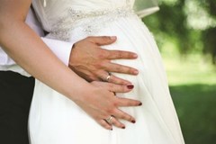 Cướp người yêu bạn thân nhưng lại có bầu với người yêu cũ