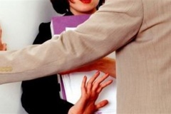 Không dám diện đồ đẹp đi làm vì cứ mặc là sếp gọi vào phòng họp gấp