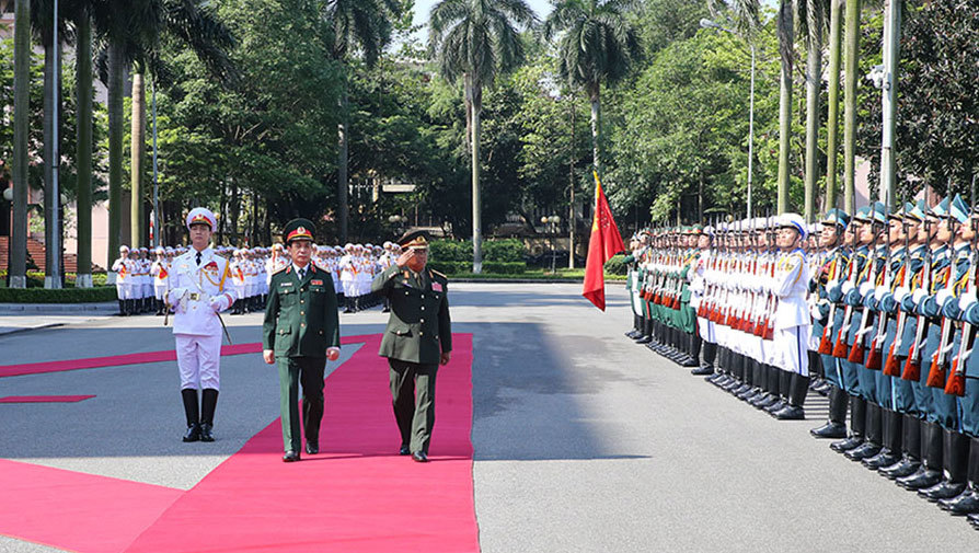 Tăng cường hợp tác đào tạo cán bộ, học viên quân sự Lào tại VN