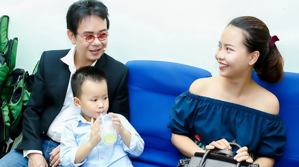 Nhạc sĩ Đức Huy kể chuyện làm bố lần 5 ở tuổi 71