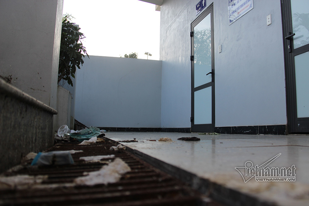 nhà vệ sinh Hạ long