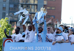 Man City rước cúp hoành tráng ăn mừng chức vô địch