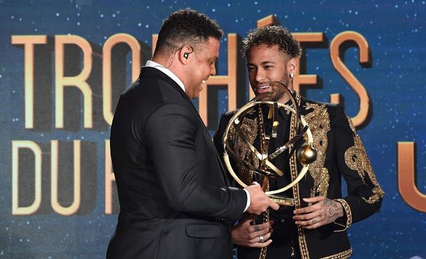 Neymar phá vỡ bầu im lặng về vụ chuyển nhượng sang MU