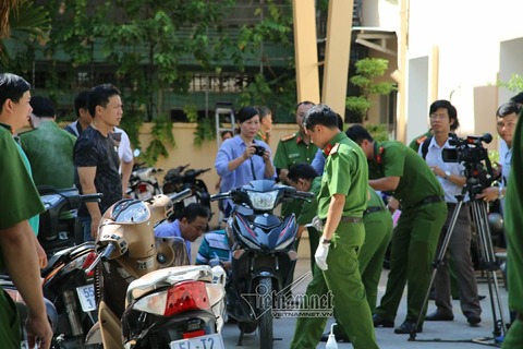 Khám nghiệm xe máy nghi can đâm chết 2 hiệp sĩ trên phố Sài Gòn
