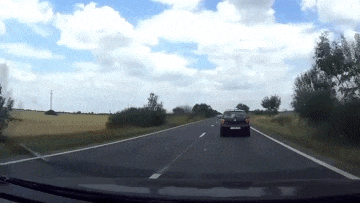 Ô tô vượt ẩu tốc độ chóng mặt: Một phen xanh mặt
