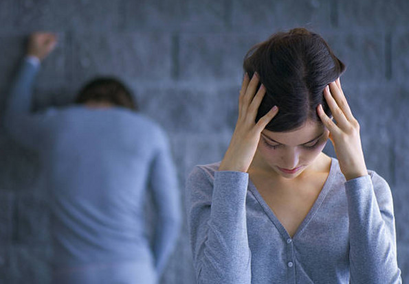 Con được 10 tháng tuổi, anh ép tôi phải ly hôn