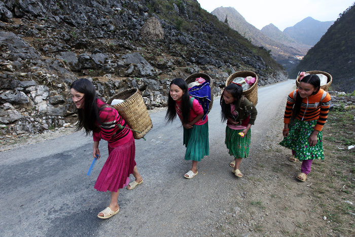 Hà Giang: Tỉnh nghèo phải cứu trợ, xây trụ sở ngàn tỷ