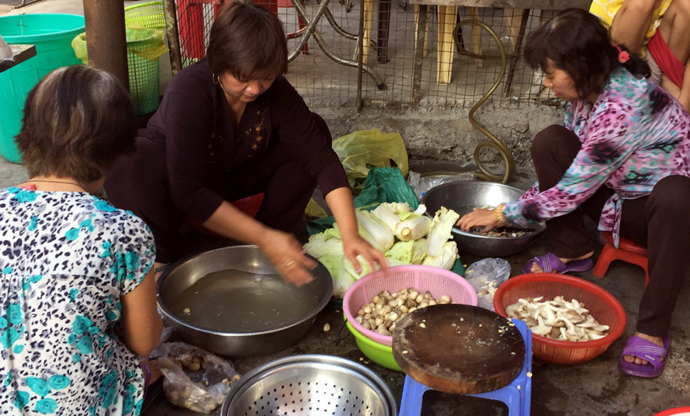 Bếp ăn từ thiện của người phụ nữ đơn thân ở Sài Gòn