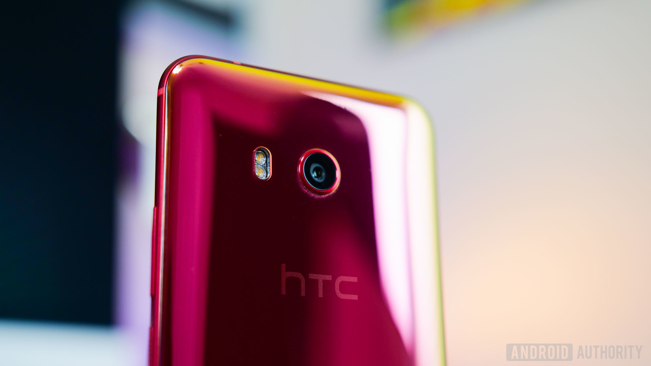 HTC ra smartphone Blockchain, cho phép mua smartphone bằng tiền điện tử
