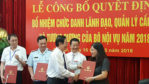 Bộ Nội vụ bổ nhiệm 4 vụ phó ngay sau khi trúng tuyển