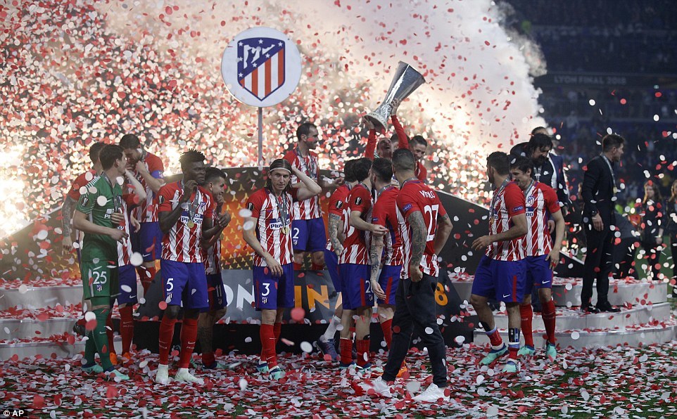 Dàn sao Atletico say sưa với chức vô địch Europa League