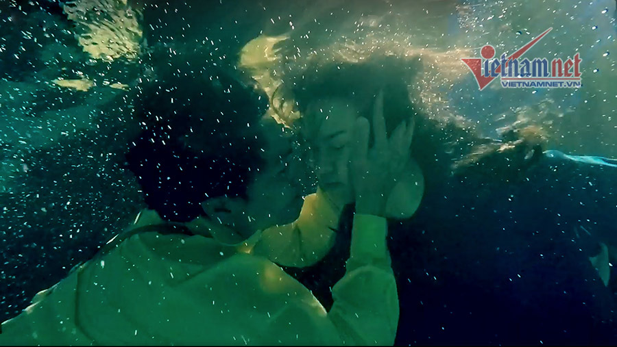 Nhật Kim Anh hoảng sợ đóng cảnh nhảy sông lúc nửa đêm