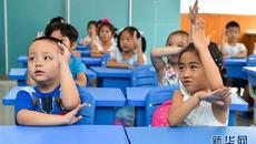 Vì sao cho con trai ngồi cạnh con gái trên lớp là một điều tốt?