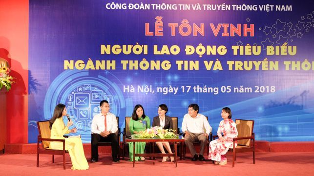 Bộ TT&TT khen thưởng cá nhân điển hình tiên tiến ngành TT&TT năm 2018