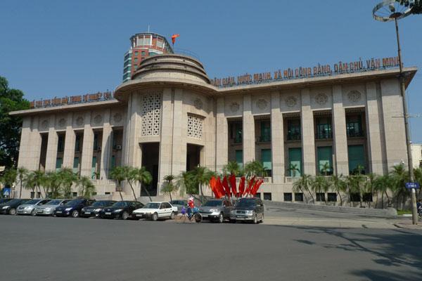 Chuyên viên tự ý bỏ việc: Ngân hàng Nhà nước đòi đền bù 217 triệu