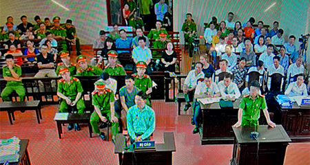 Xét xử BS Hoàng Công Lương: Bất thường 'lời khai sinh đôi'