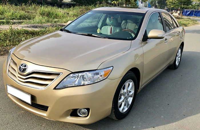 Toyota Camry dùng 8 năm, rao bán hơn 900 triệu