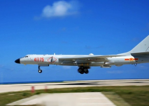 Trung Quốc lần đầu đưa máy bay ném bom chiến lược tới Hoàng Sa