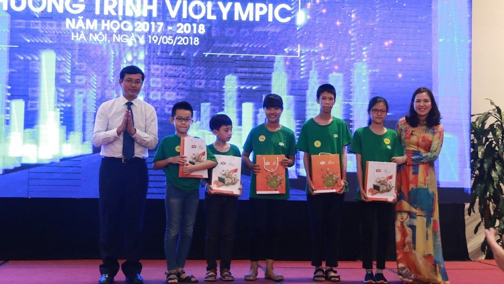 Trao hơn 2.000 giải thưởng cho học sinh đạt giải cuộc thi ViOlympic