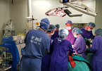 Bệnh viện Việt Đức cắt bỏ khối u khổng lồ nặng 23kg