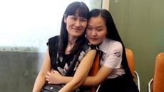 "Mẹ đã nhắm mắt cùng con làm mọi thứ" "Mẹ đã nhắm mắt cùng con làm mọi thứ"
