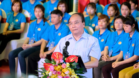 Thủ tướng: Đối thoại để giải quyết vấn đề bức xúc của công nhân