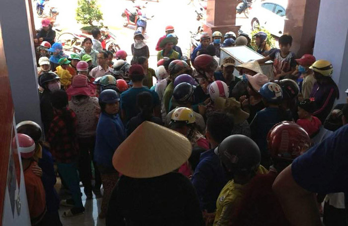 Diễn biến bất ngờ vụ đôi nam nữ quỳ lạy xin tha, xe đặc chủng giải vây