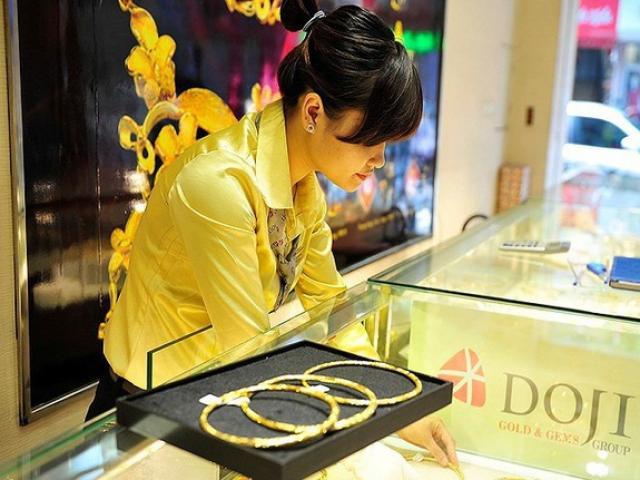 Giá vàng hôm nay 21/12: Chờ cơ hội tăng lên đỉnh mới