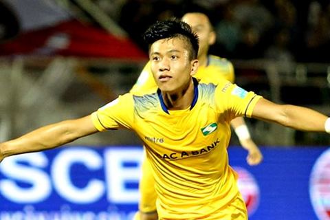 Phan Văn Đức ghi bàn thắng mở tỷ số cho SLNA