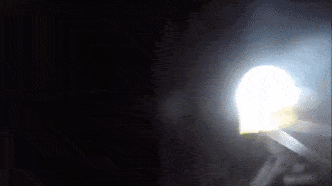 Khoảnh khắc đáng sợ: Đối đầu tàu hoả trong đường hầm hẹp