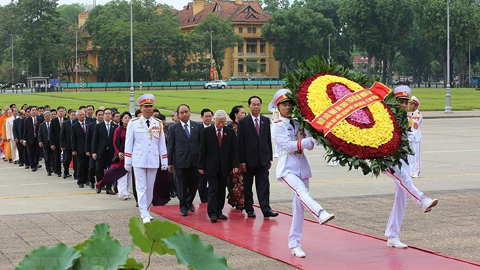 Lãnh đạo Đảng, Nhà nước và ĐBQH vào Lăng viếng Bác