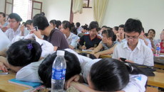 Nước mắt nghẹn ngào của con gái khi có 2 điểm 9 Nước mắt nghẹn ngào của con gái khi có 2 điểm 9