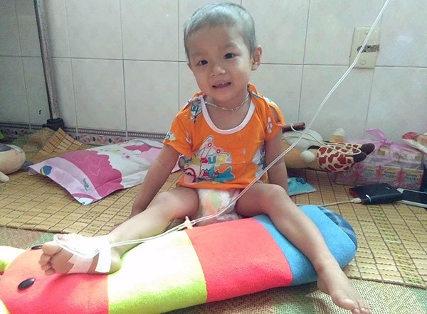 Cậu bé thiếu 3 dòng máu cầu cứu