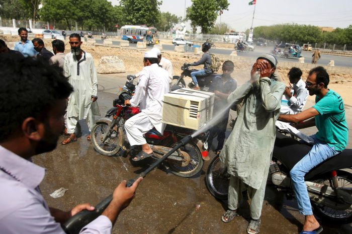 Hình ảnh nắng nóng thiêu đốt Pakistan, hàng chục người chết