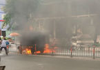 Xe tải cháy ngùn ngụt trên đường phố Sài Gòn