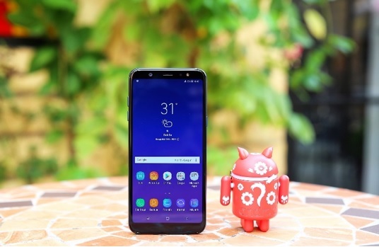 Đánh giá Galaxy A6+: Màn hình Super AMOLED, camera kép xóa phông