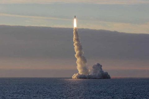 tàu ngầm hạt nhân Nga Yuri Dolgoruky phóng tên lửa đạn đạo