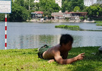 Thanh niên gặm cỏ, nhảy xuống hồ Thiền Quang