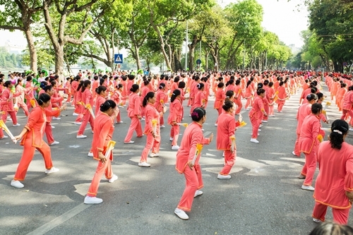 Hơn 2.150 người cao tuổi đồng diễn thể dục dưỡng sinh