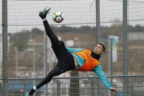 Ronaldo tập luyện