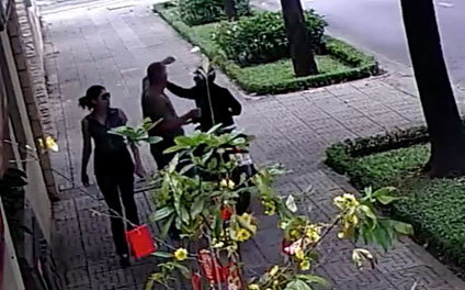 Nhân viên ngoại giao Nga bị giật dây chuyền táo tợn trên phố Sài Gòn