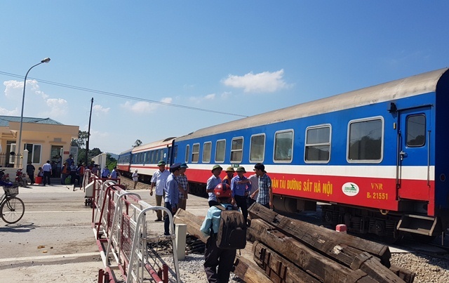 Thông tuyến đường sắt Bắc Nam sau tai nạn nghiêm trọng tại Thanh Hóa