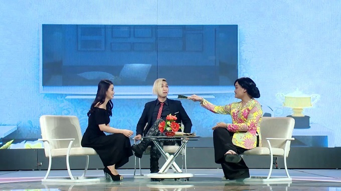 Chàng trai hỗn láo ngay lần đầu ra mắt mẹ vợ bị chỉ trích