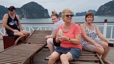 ‘Chuyến đi kinh dị’ cho khách Úc đến Hạ Long: Phạt kẻ bán tour lừa ‘Chuyến đi kinh dị’ cho khách Úc đến Hạ Long: Phạt kẻ bán tour lừa