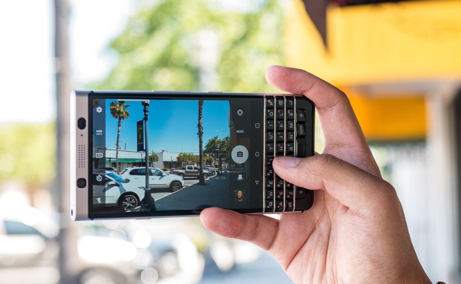 Lộ mẫu smartphone mới BlackBerry KEY2 với camera kép