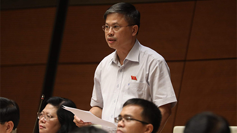 'Thu hồi đất vàng, đất kim cương chỉ để đổi lấy trụ sở, cổng chào'