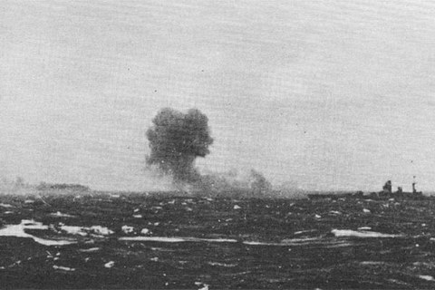 Trận chiến đánh chìm chiến hạm khủng nhất của Đức